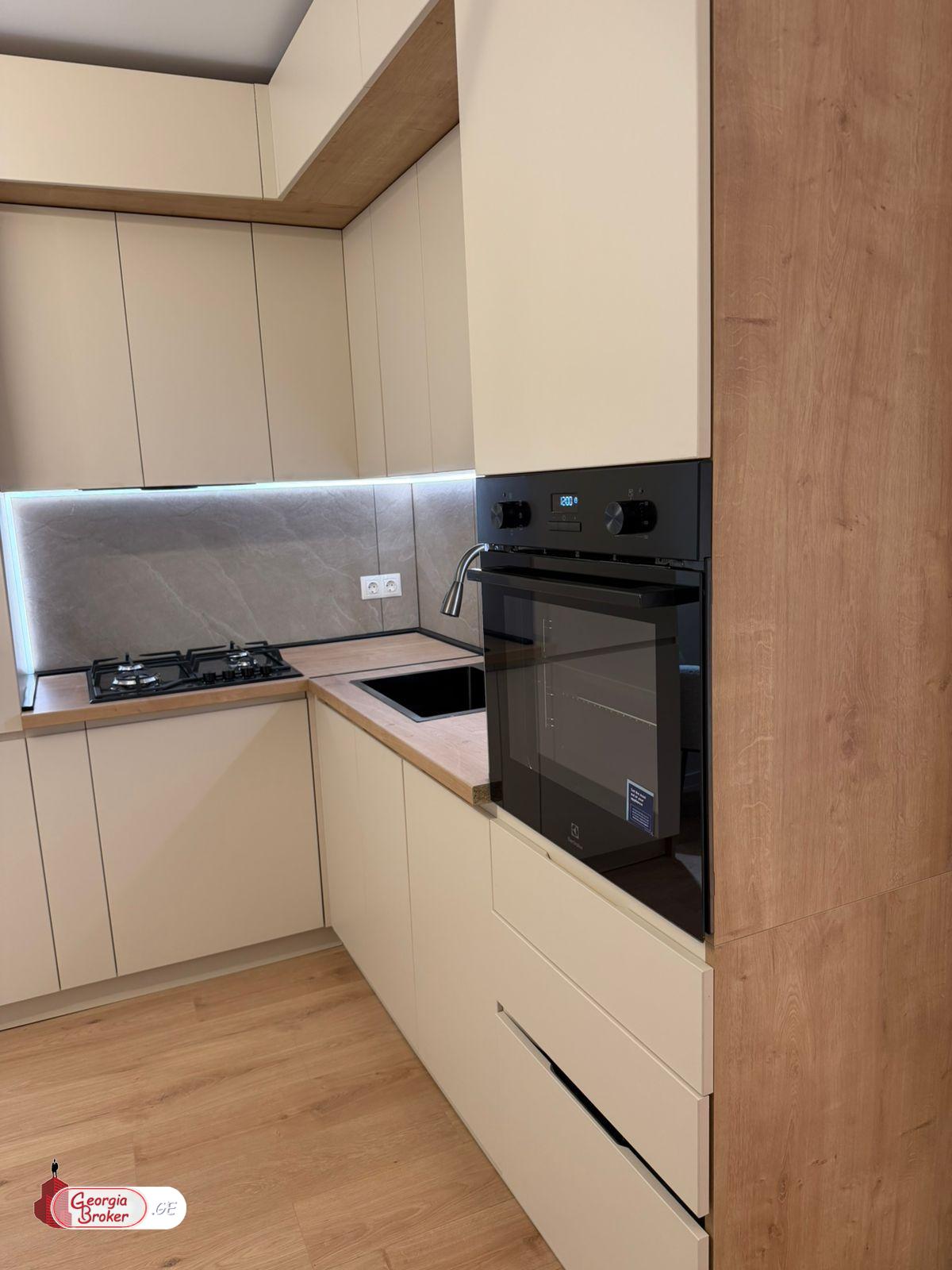 იყიდება ახალი გარემონტებული 3 ოთახიანი ბინა